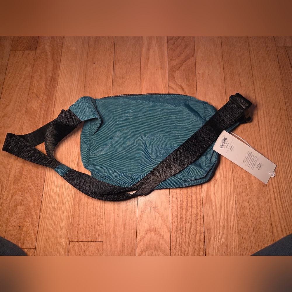 NWT Baggu Peanuts Fanny Pack - Picture 6 of 7